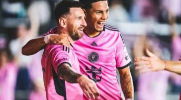 ميسي يتسلم ساعة نادرة بمليون جنيه إسترليني خلال زيارته للهند 1